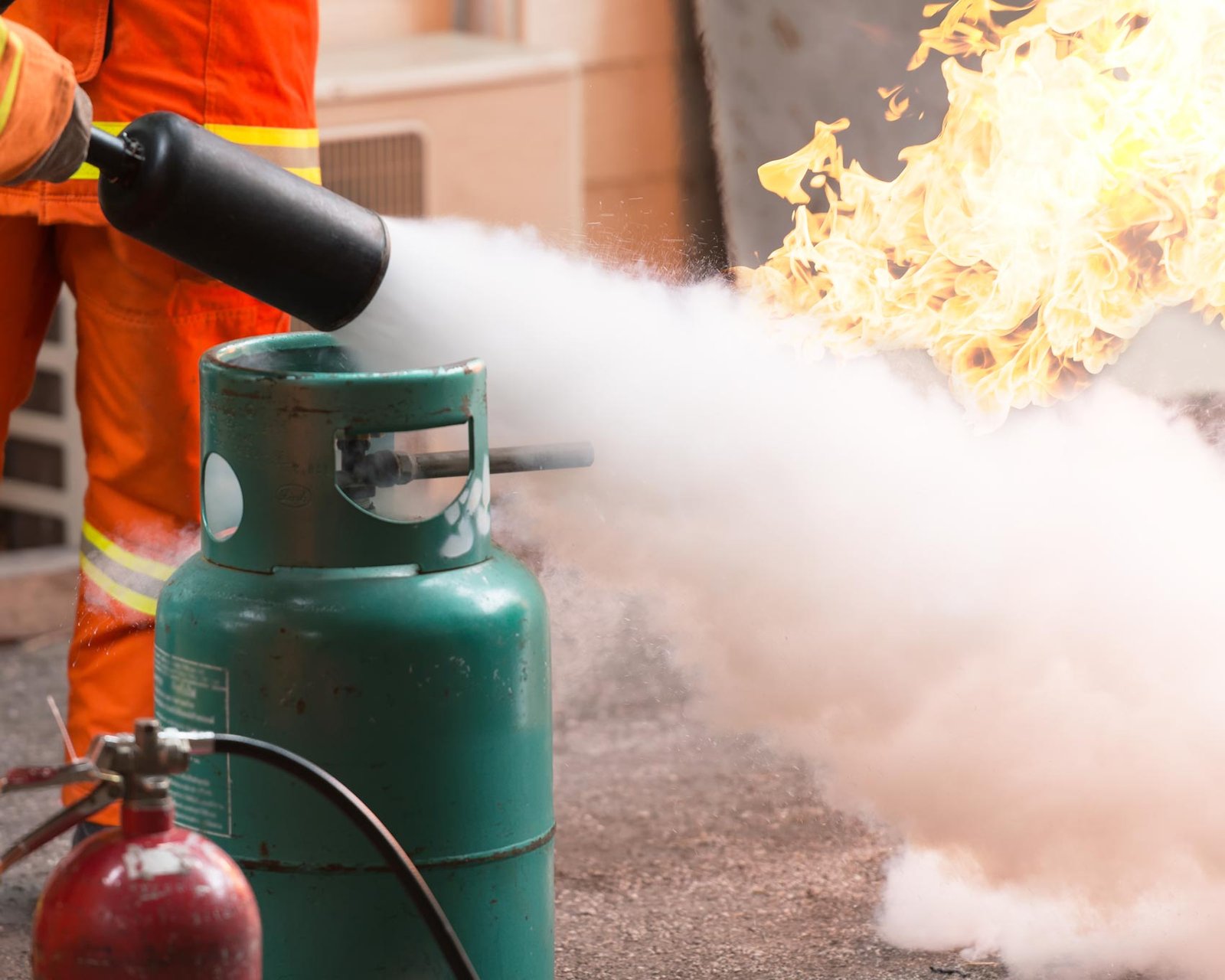 Formez vos équipes aux bons réflexes face au risque incendie avec des sessions adaptées à votre établissement