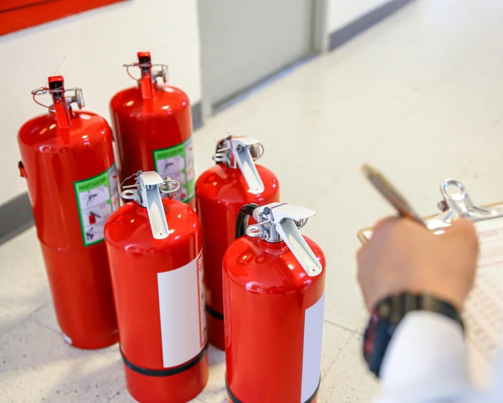 Vérification réglementaire des extincteurs